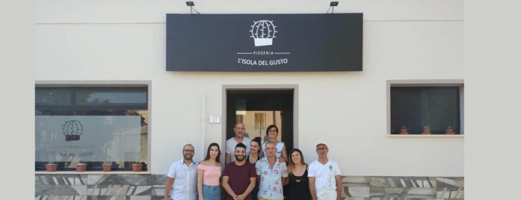 L’isola del gusto  – L’Isola del Gusto is a cozy, family-run pizzeria and restaurant located in the center of Serramanna, known for its casual atmosphere and the warm hospitality of its owners.